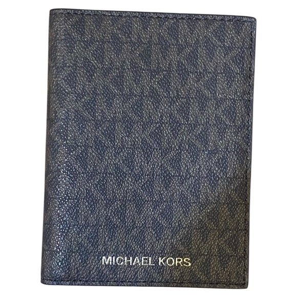 Michael Kors passport wallet. - Picture 1 of 13